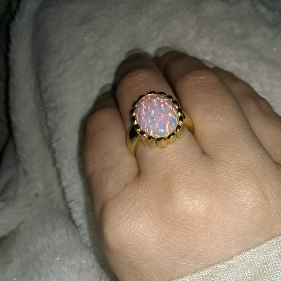 Australian white opal - Picture 1 of 7